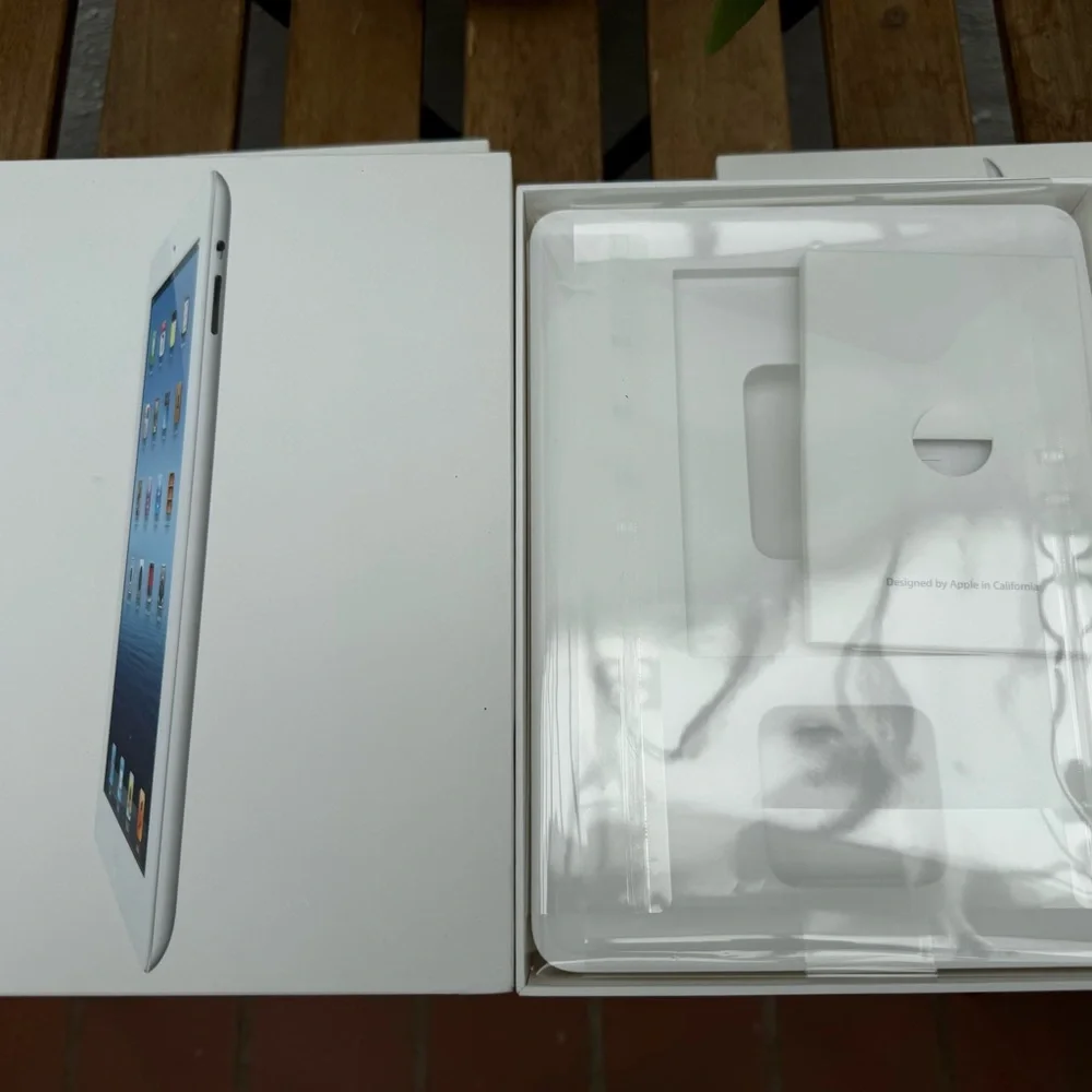 Apple iPad black or white empty box package only